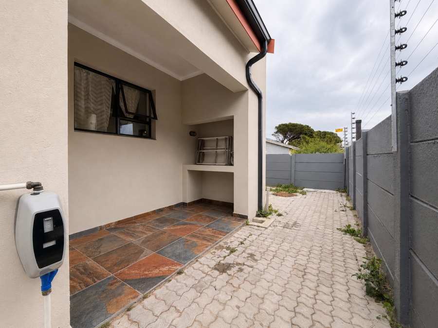 3 Bedroom Property for Sale in Dobson Western Cape